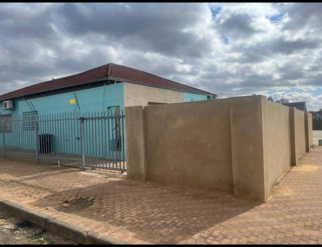 BUSINESS FOR SALE IN SPRINGS CENTRAL
